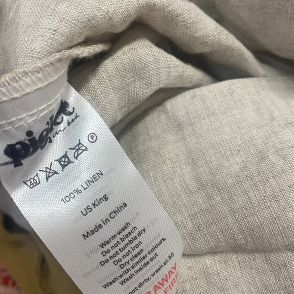 Piglet in bed 1 king linens pillow sham new out of package - Picture 4 of 4